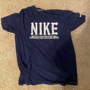 Nike . Short sleeve .